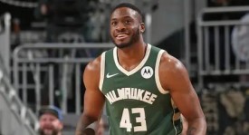 掘金用训练营合同签下大个子内线，上赛季他在独行侠表现一般？